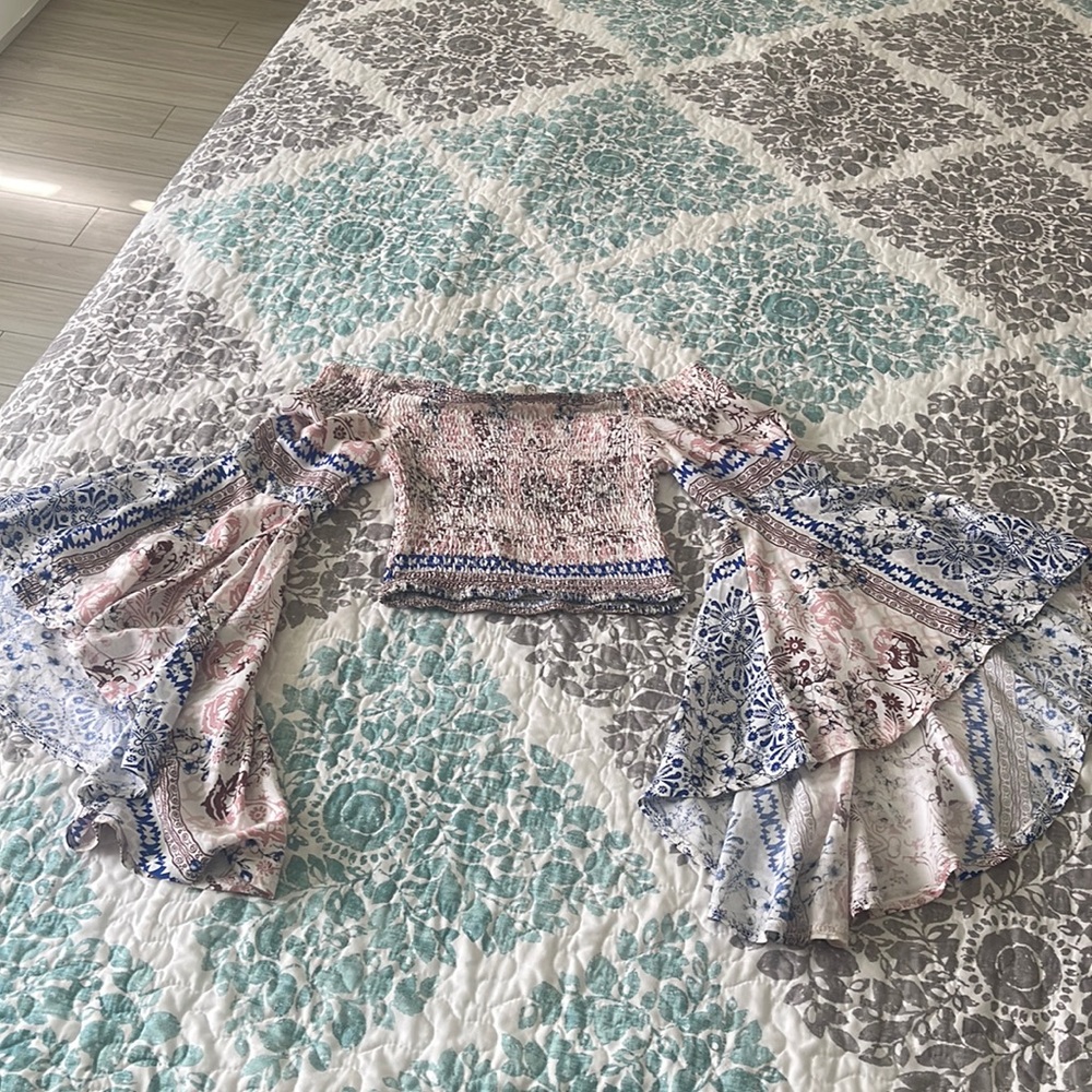 LF Flared Sleeve Crop Top